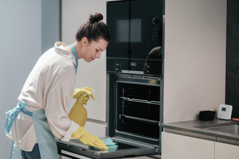 Comparing Oven Cleaning Services